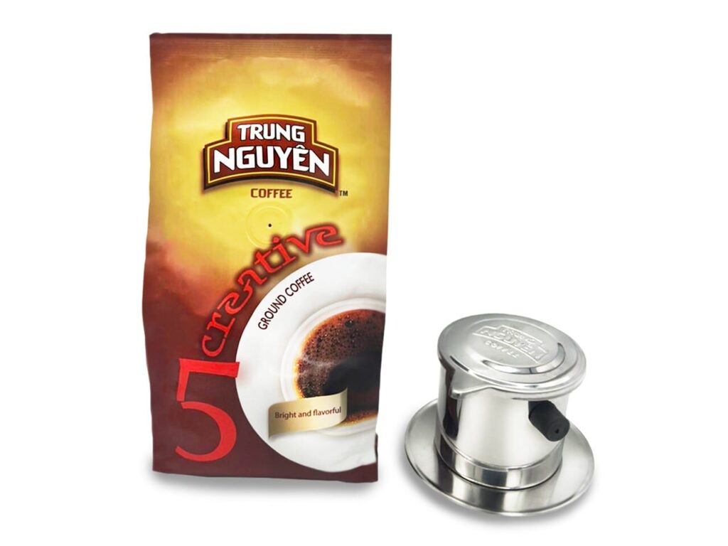 チュングエンコーヒークリエイティブ５とステンレス製のフィンを並べてある様子