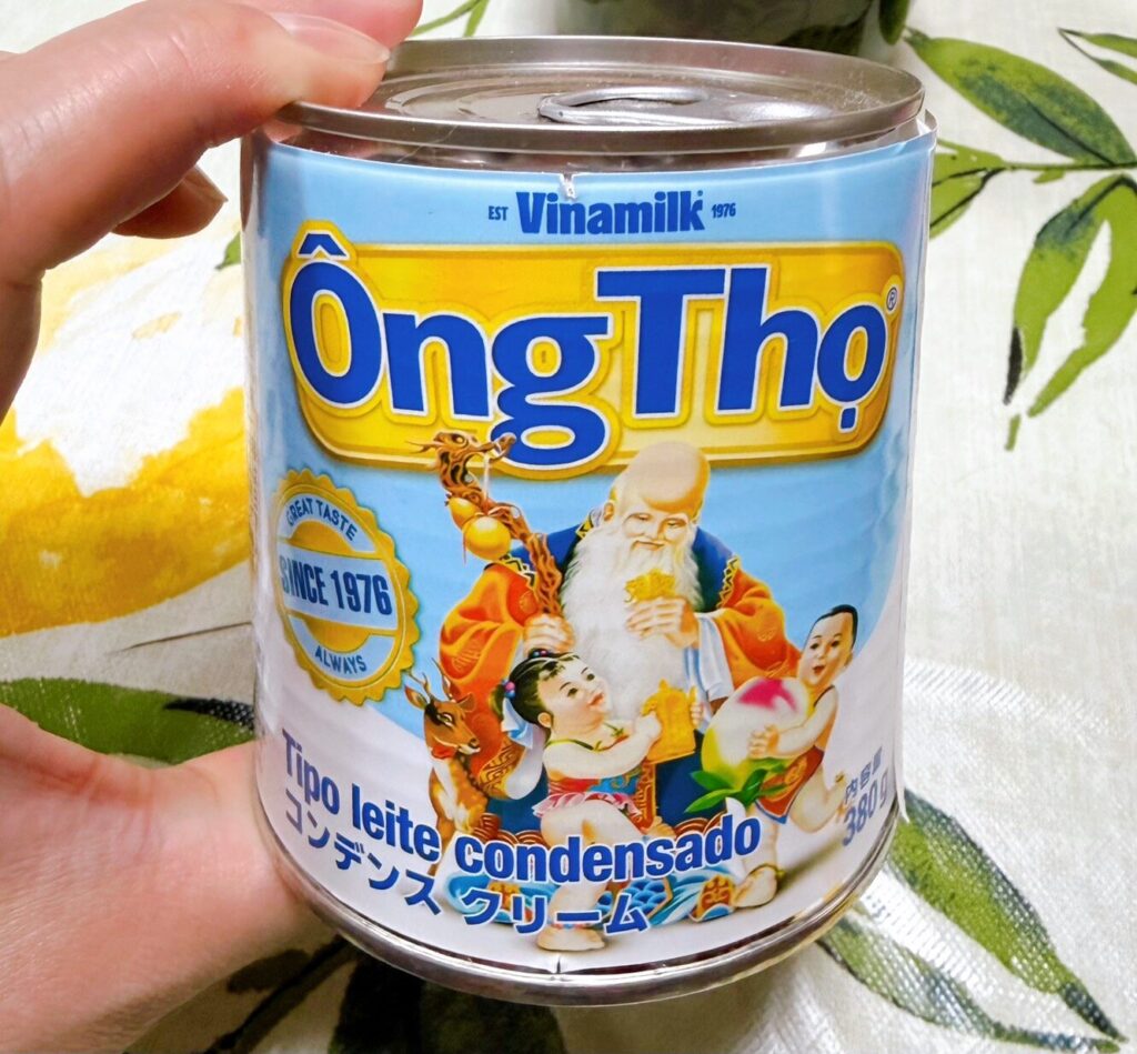 ベトナムの乳製品メーカー・ヴィナミルクが製造するコンデンスミルクのブランドオントーのアップ